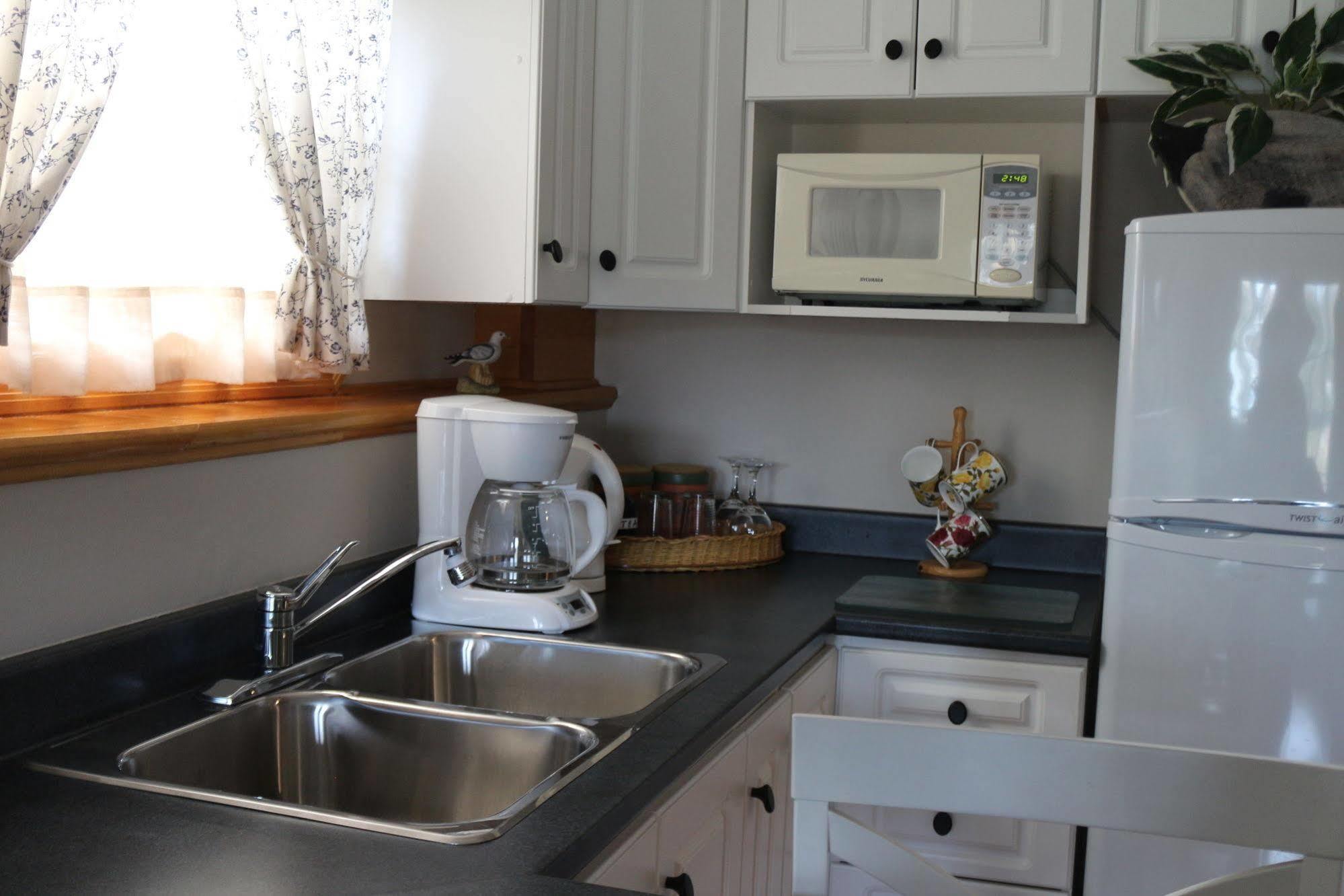 Sal'S Bed And Breakfast By The Sea Herring Cove Екстер'єр фото
