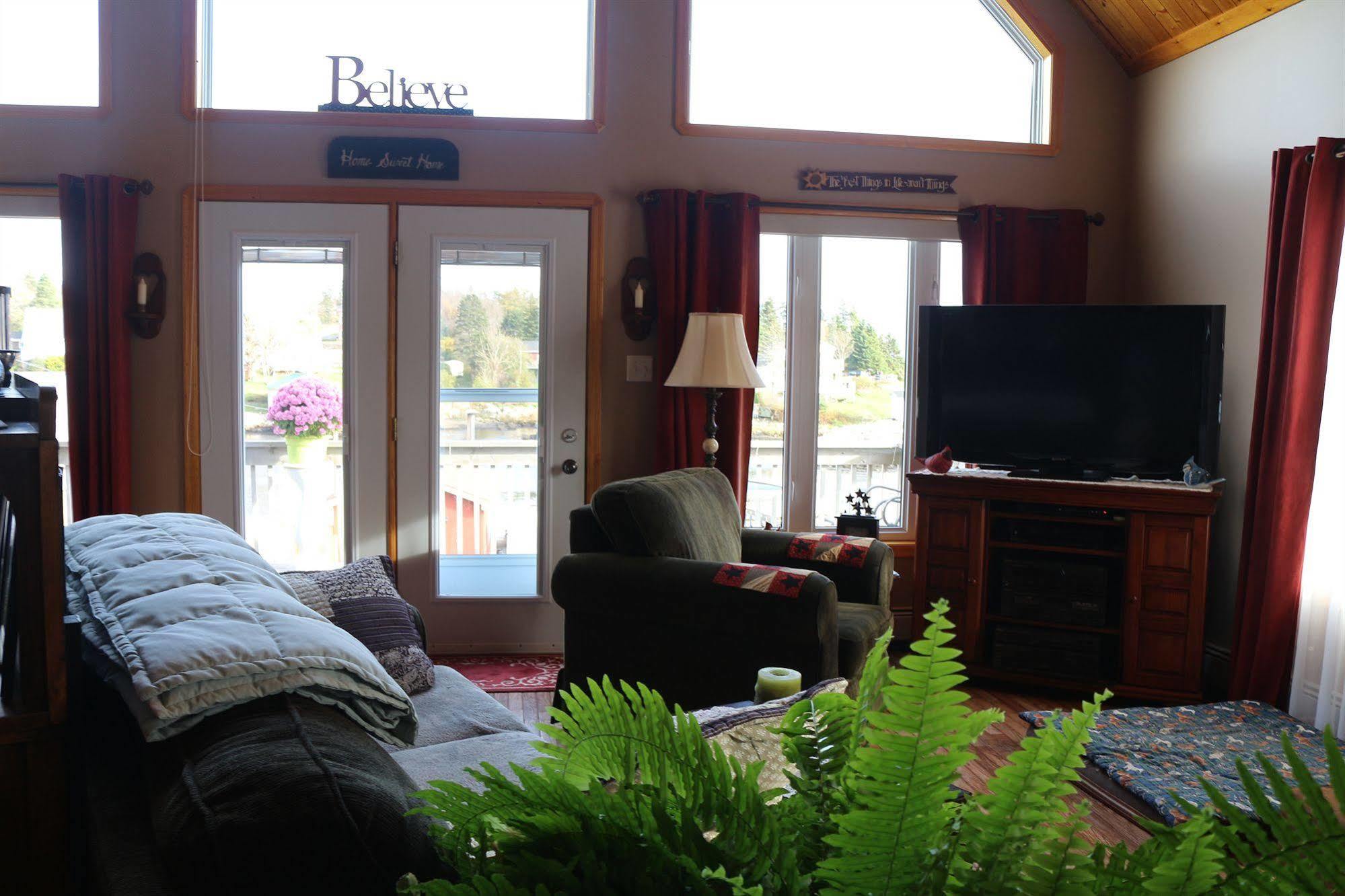 Sal'S Bed And Breakfast By The Sea Herring Cove Екстер'єр фото